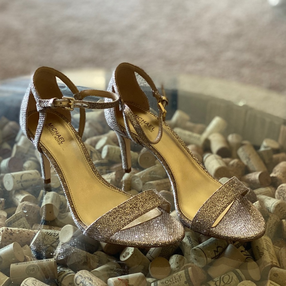 ✨NIB✨ Michael Kors Simone Mid Glitter Sandal